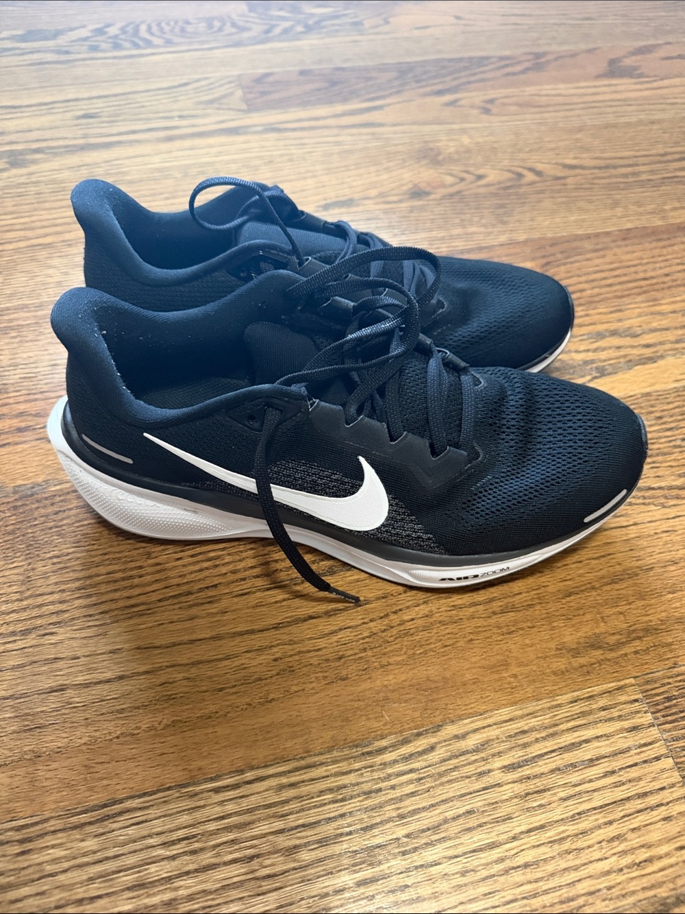 Nike Black and White Womens Athletic Running Shoes